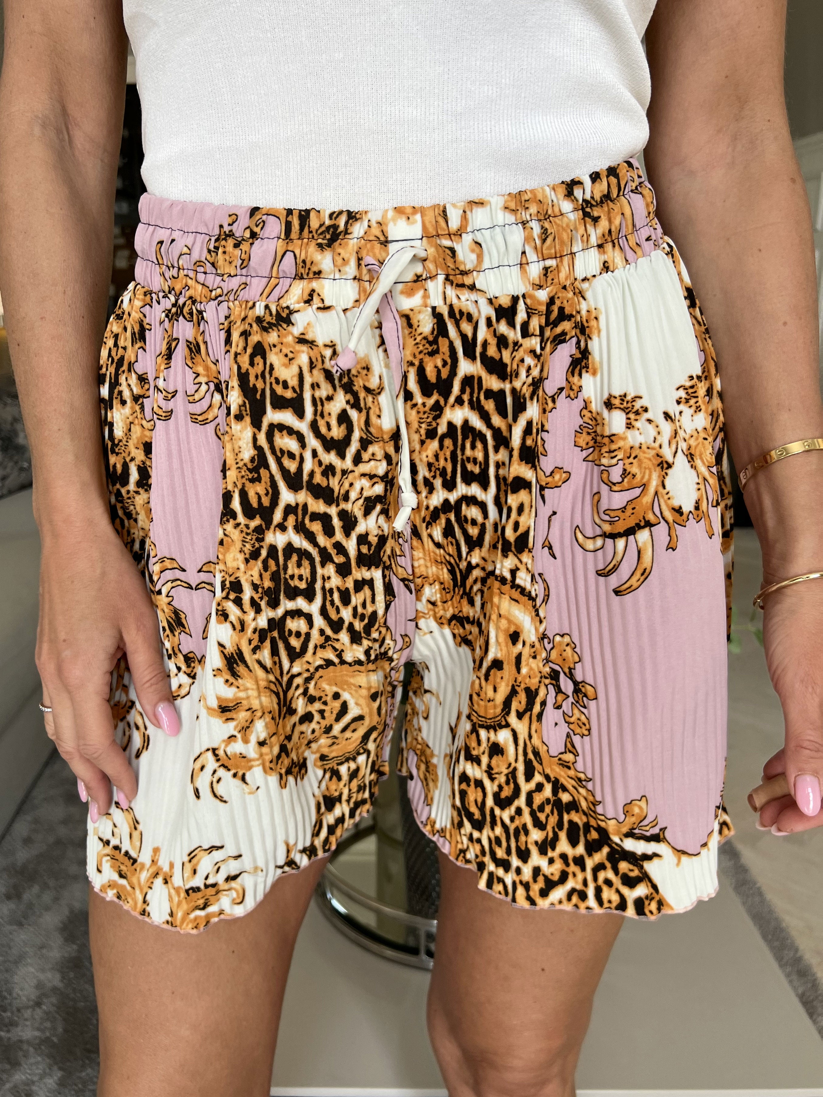 Sophia Short - Søde plisseret shorts med elastikkant